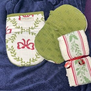 Laura Ashley Holiday Oven Mitt Set & dish towel NWOT